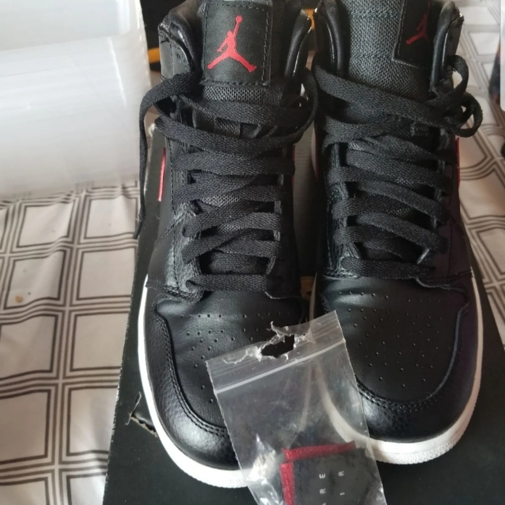 Jordan 1 - Picture 2 of 4